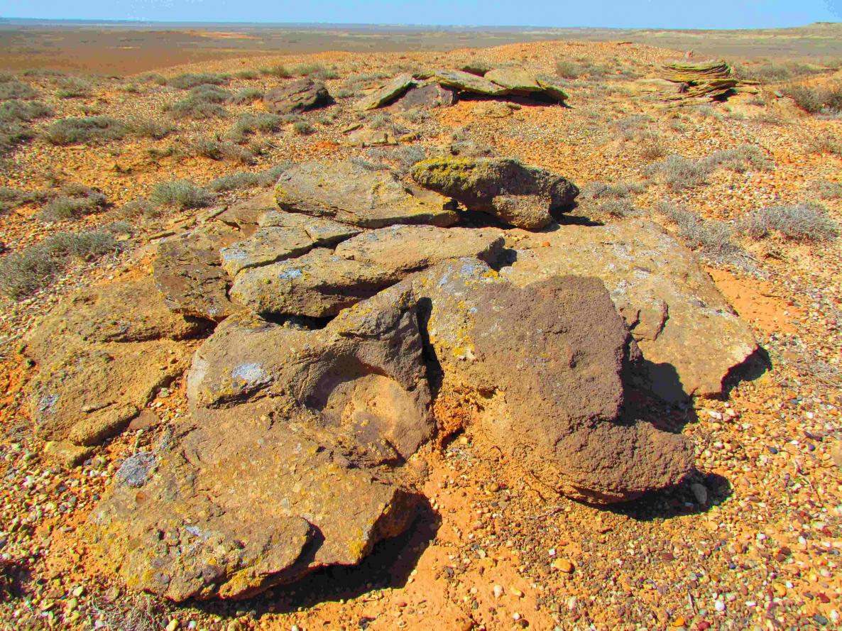 След на небе от упавшего метеорита. Метеорит в ижевске 2022. Сгорающий метеорит. Метеорит упал. Сихотэ-алинский метеорит осколки.